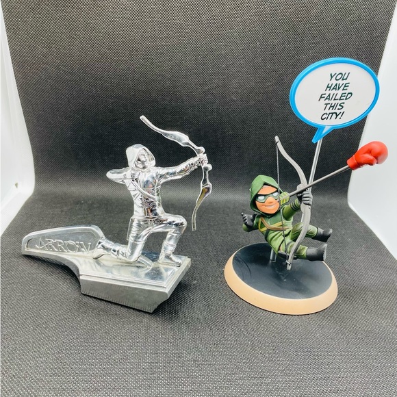 Set of 2 DC Comics “Arrow” Collector Items - Picture 1 of 9